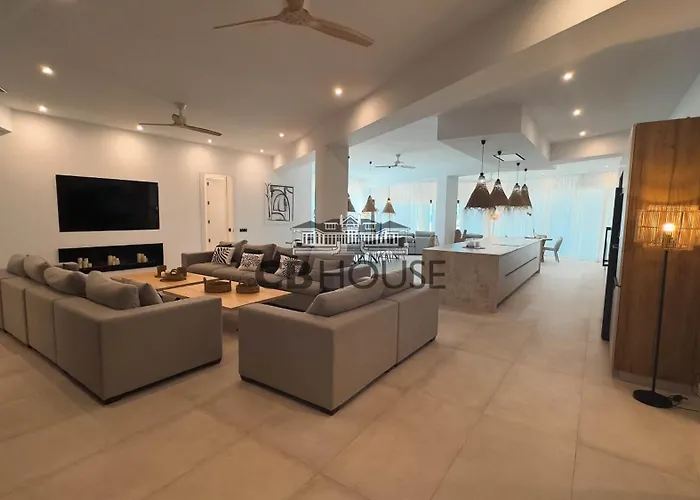 Casa Marinas * דניה